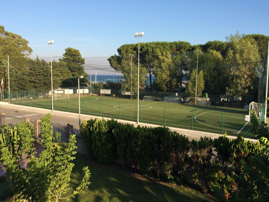 Villaggio Camping Lungomare Cropani Bagian luar foto