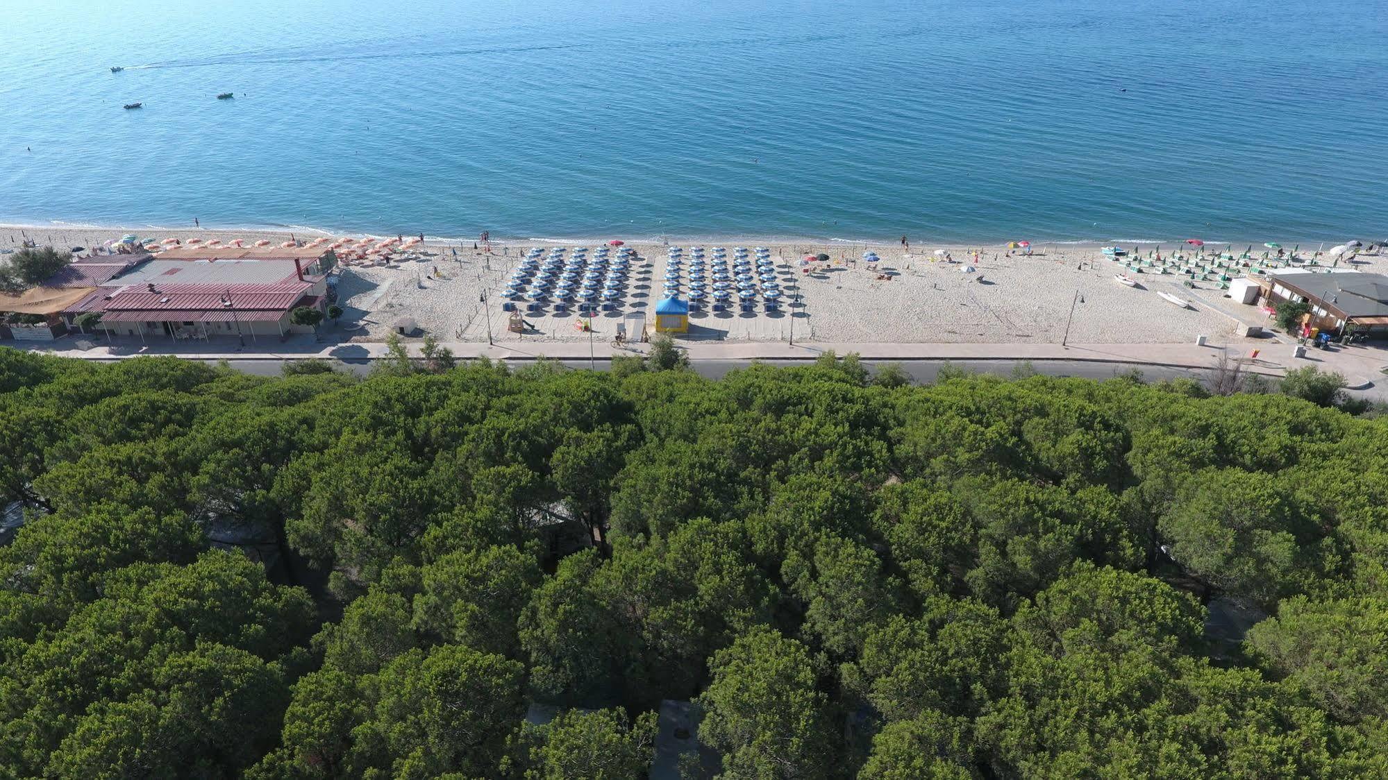 Villaggio Camping Lungomare Cropani Bagian luar foto